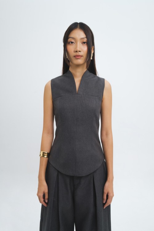 GWYN TOP IN DARK GREY