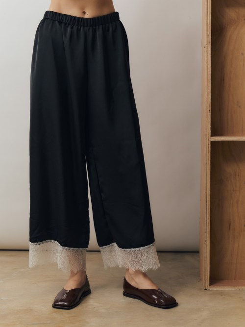 KARIS PANTS IN BLACK